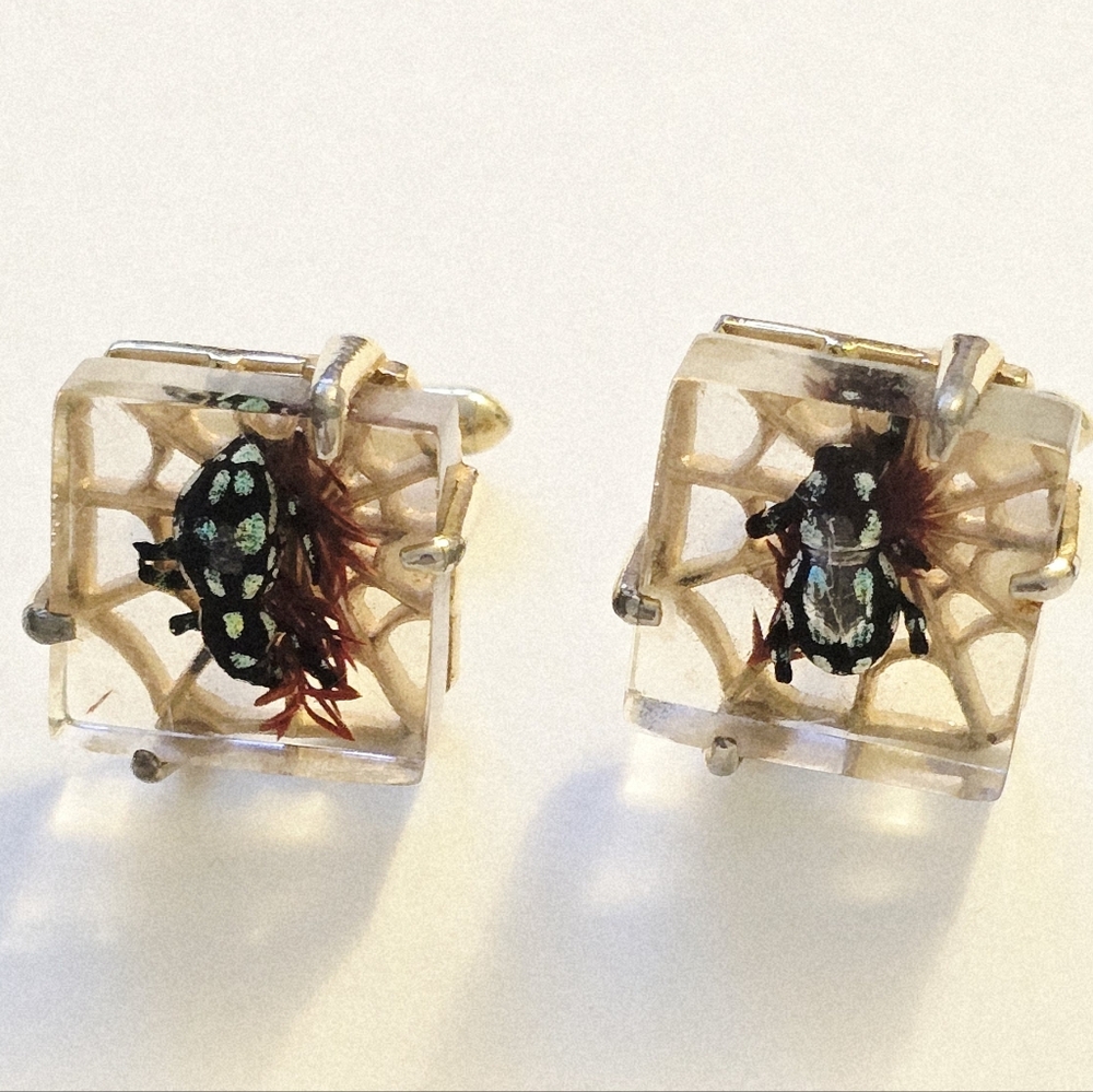 Rare Vintage Swank Spider Web Lucite Encased Irridescent Bug Taxidermy Cufflink